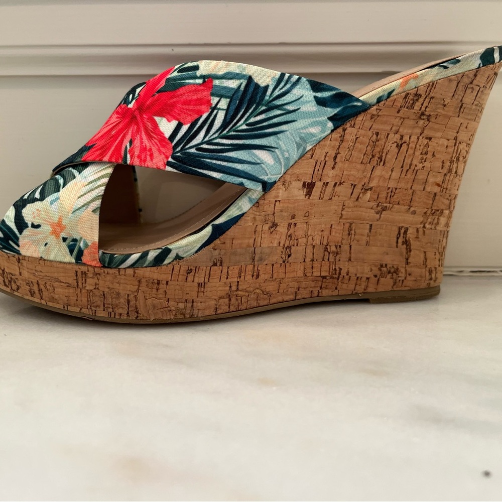 Charles David Tropical Flowers Canvas & Cork Wedge Sz 9 XL Cond.